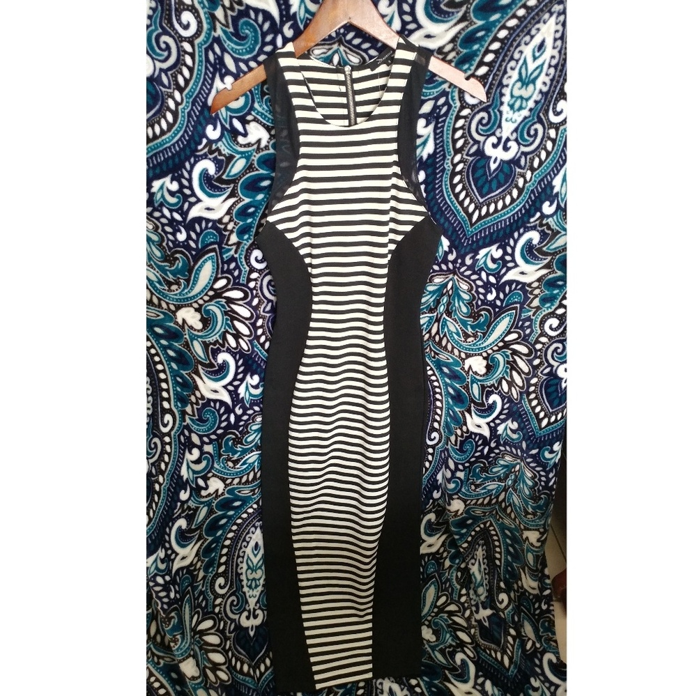 ✨SOLD✨ Striped fitted B&W Maxi dress